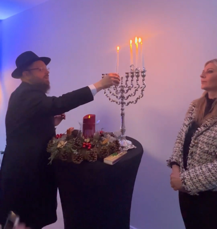 Rabbiner Yehuda Teichtal und Aldona Niemzcyk MdA